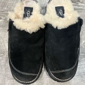 UGG Australia 5457 black suede white shearling mule clog